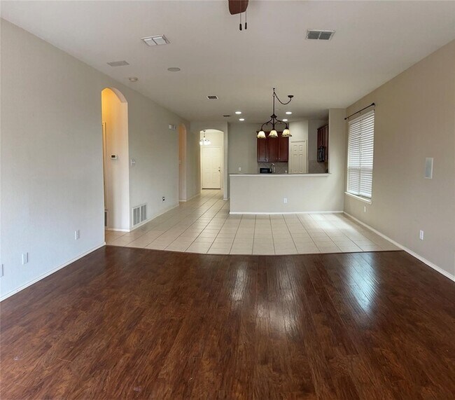 Foto del edificio - 5733 Pebble Ridge Dr