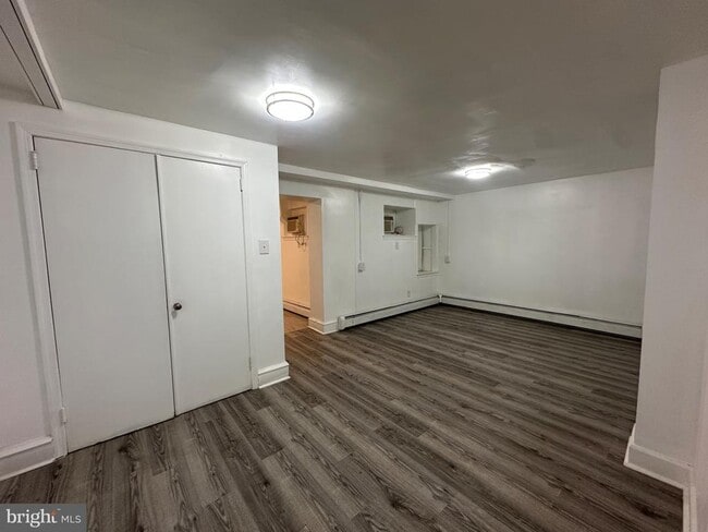 Building Photo - 224 Long Ln