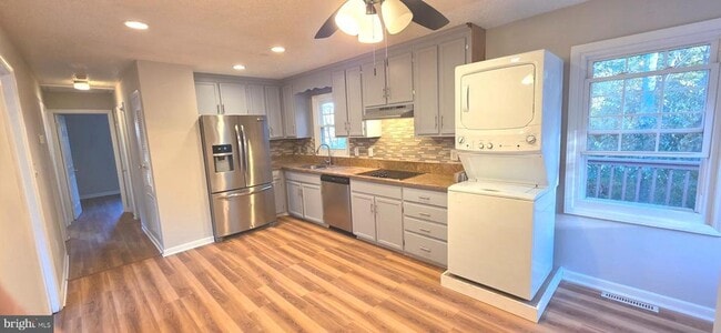 Building Photo - 125 Oakview Dr SE