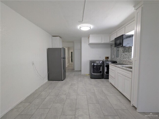 Foto del edificio - 6 Taylor N Rd