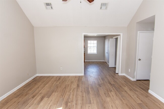 Building Photo - 2430 Avilion Ct