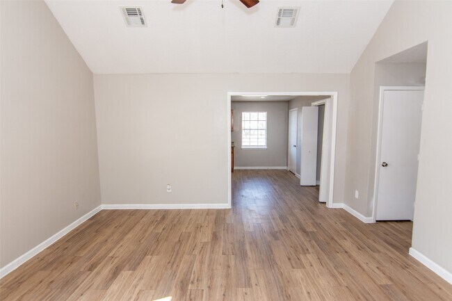 Foto del edificio - 2430 Avilion Ct