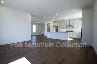 Building Photo - 459 Rimrock Ln