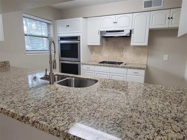 Foto del edificio - 2518 Leichester Dr