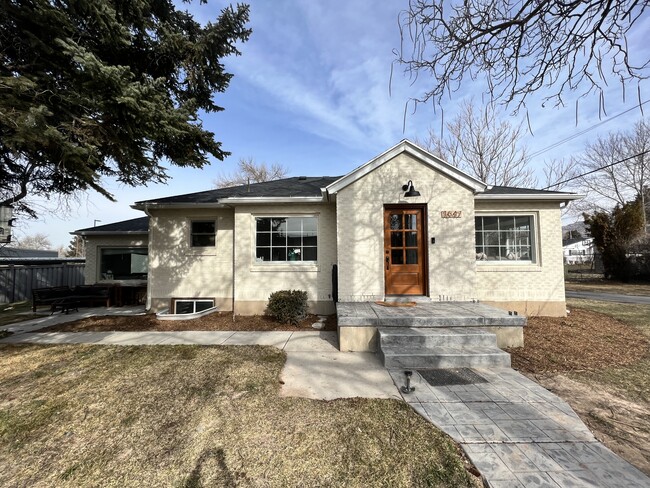 Building Photo - 1647 E Woodland Ave