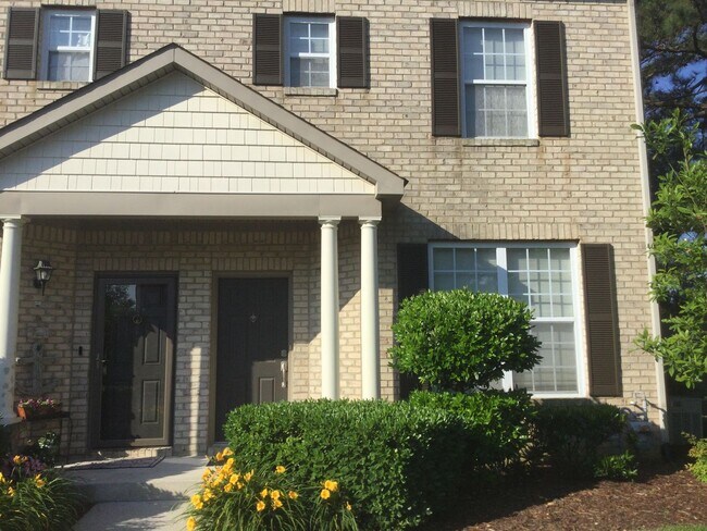 Foto del edificio - 2037 Smallbrooke Ct