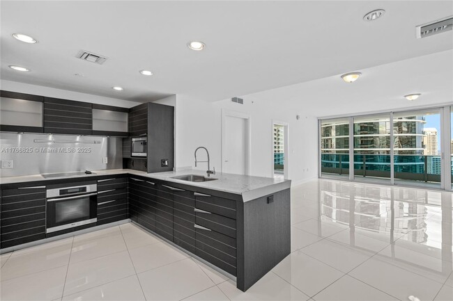 Building Photo - 200 Biscayne Boulevard Way