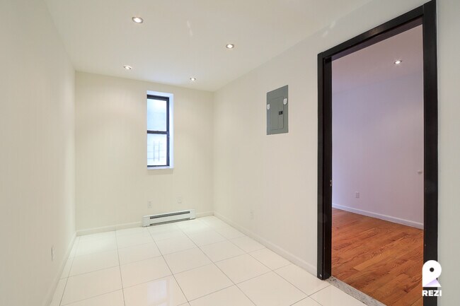 Building Photo - 120 W 105th St