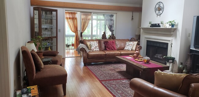 living room - 25 Monadnock Dr