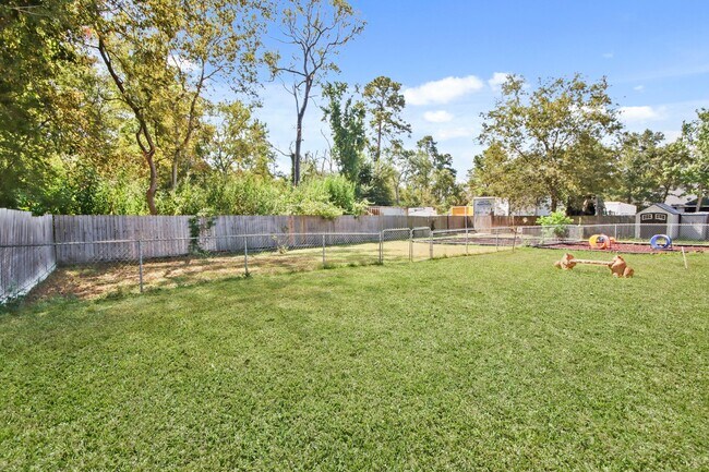 Foto del edificio - 5302 Treaschwig Rd