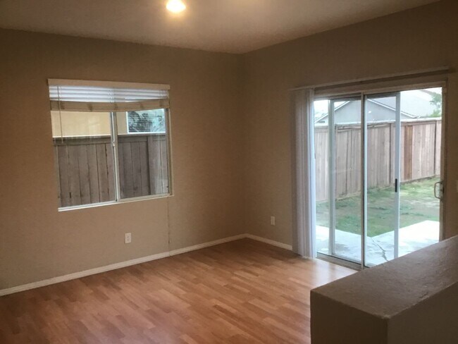 Foto del edificio - 3227 Canna Way