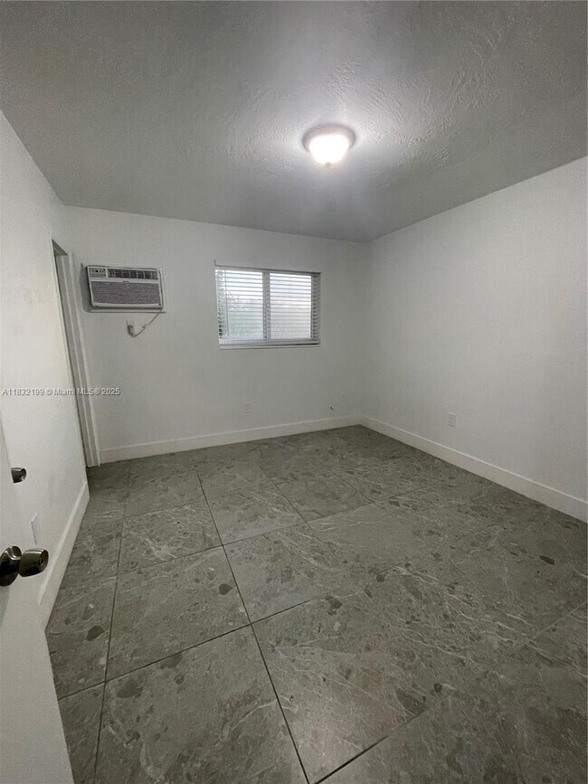 Foto del edificio - 1100 SW 36th Ct