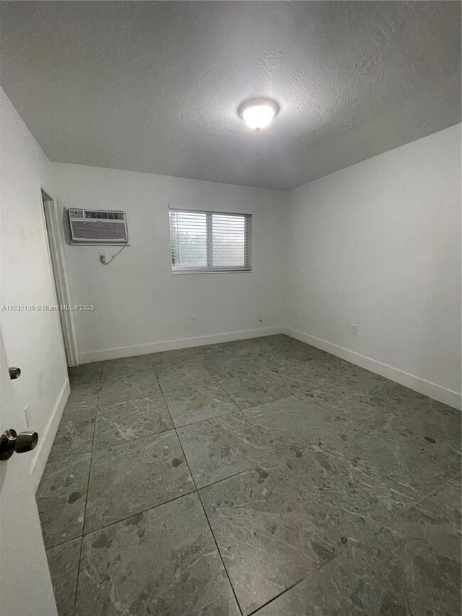 Building Photo - 1100 SW 36th Ct