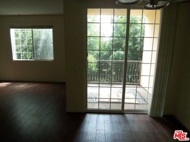 Foto del edificio - 962 S Gramercy Dr