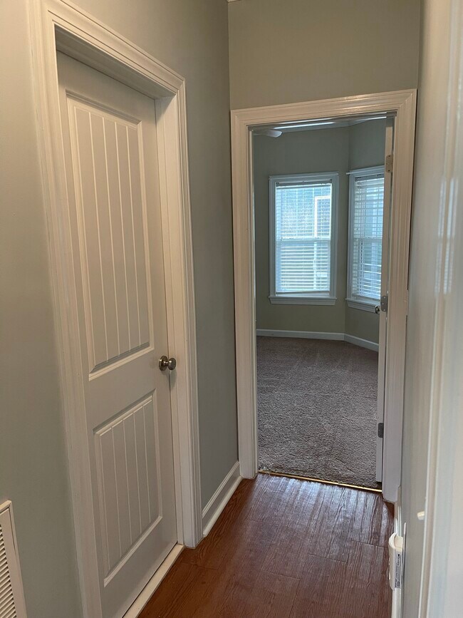 Foto del edificio - 749 Pine Ave