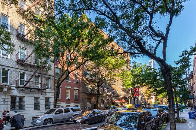 Foto del edificio - 414-420 W 44th St