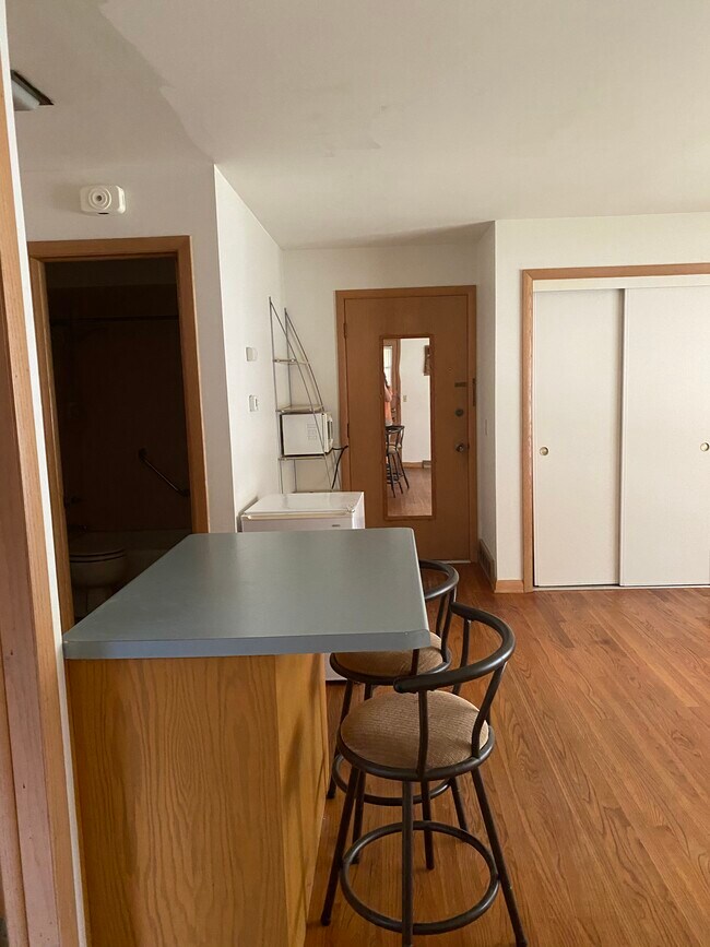 305 N Midvale Blvd Unit B, Madison, WI 53705 305 N Midvale Blvd