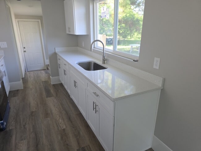 Building Photo - 417 Dove Ave