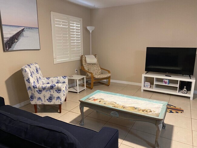 Televisor ROKU de 50" con wifi y cable básico - 228 Jackson Ave