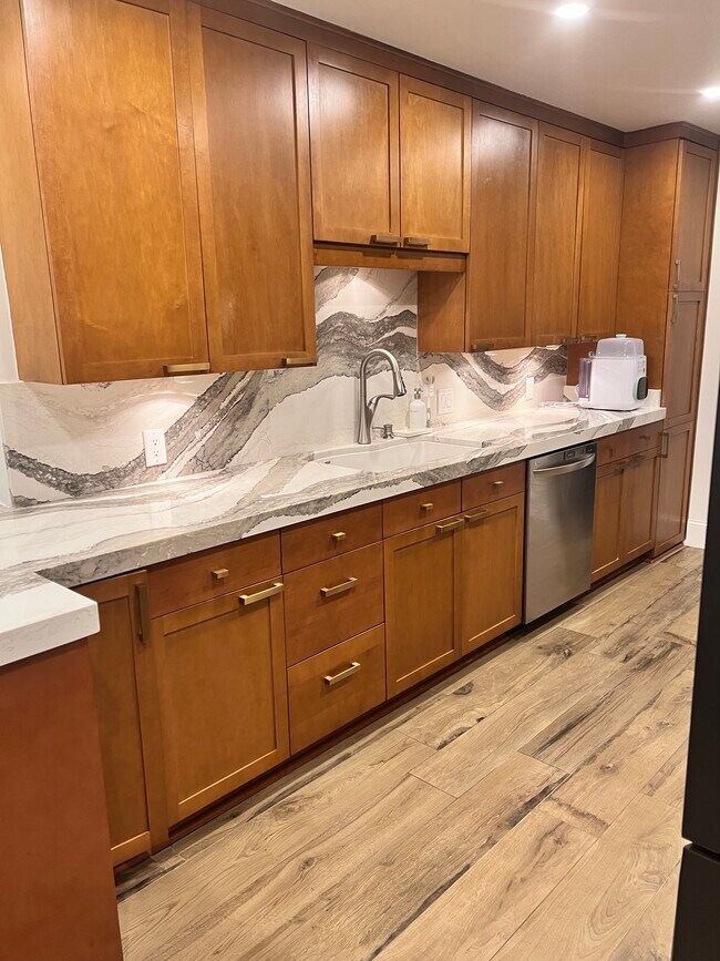 Building Photo - 3530 Piedmont Rd NE