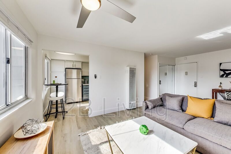 Foto principal - 1221 E 20th St