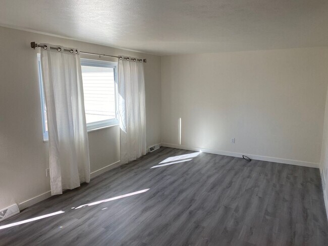 Building Photo - Newly Remodeled Ranch Style Home in Centen...