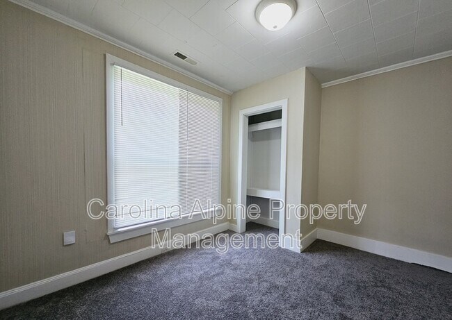 Building Photo - 703 7th St