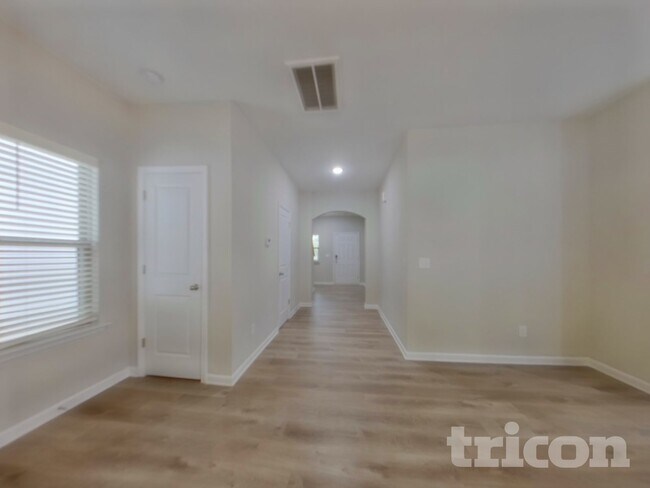 Foto del edificio - 213 Spring Knoll Dr