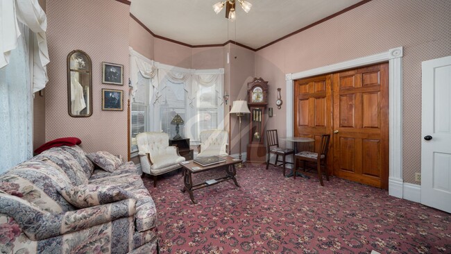 Building Photo - 1111 W Pikes Peak Ave