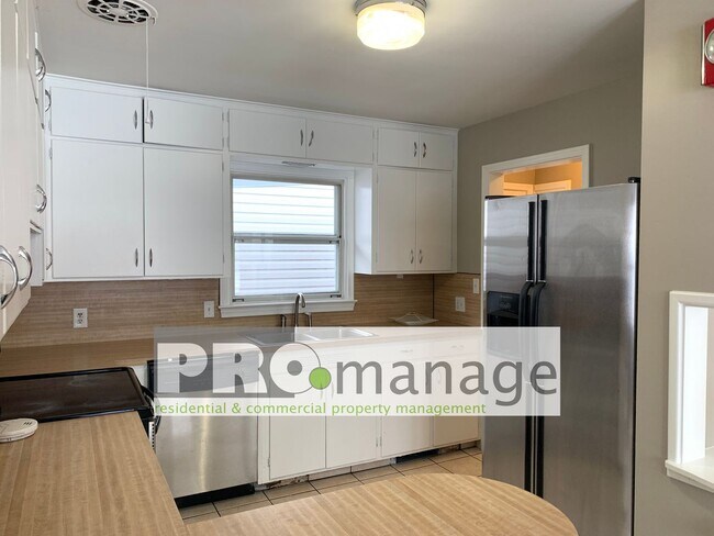 Foto del edificio - 4 Bed, 2 Bath Home w/ 1 Car Garage - Idaho Falls