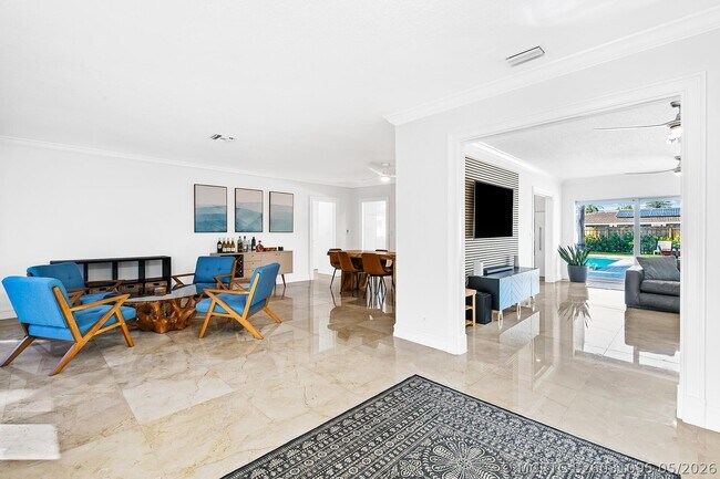 Building Photo - 4761 Bayview Dr