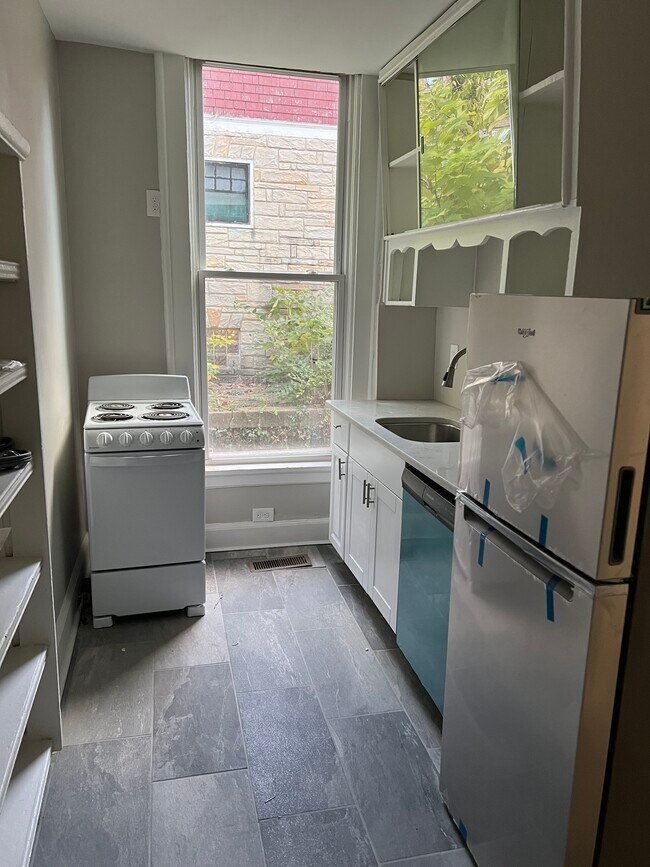 Kitchen - 818 Oak St