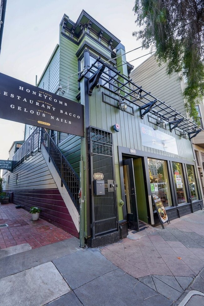 Foto del edificio - 3 Bed / 2 Bath pet friendly large and sunny unit on 24th St in Noe Valley. YouTube tour!