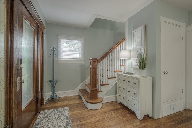 Building Photo - 1145 W 41st Terrace