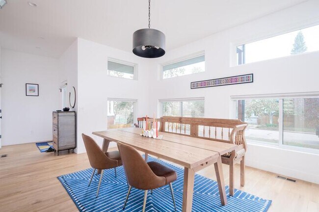 Foto del edificio - 1815 W 40th Ave