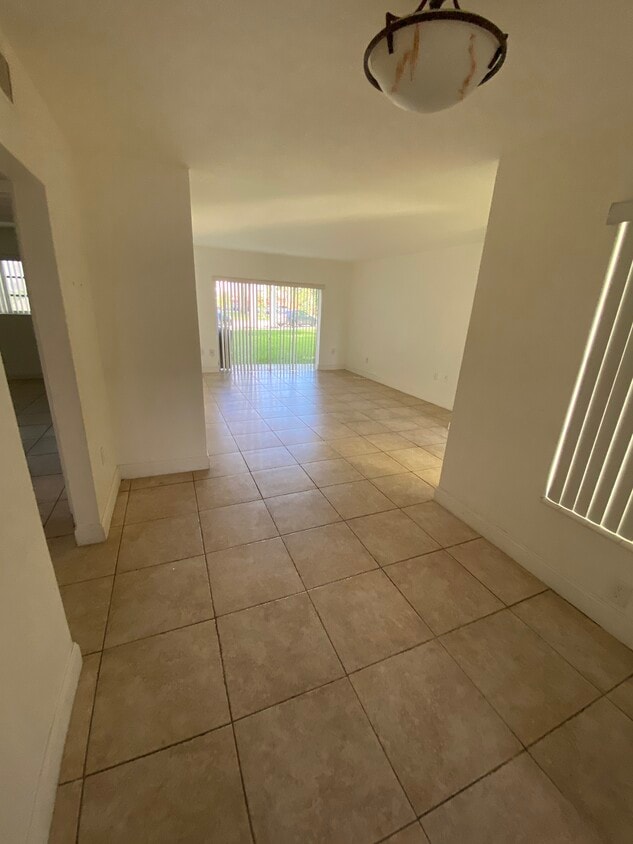 Primary Photo - 7610 SW 82nd St