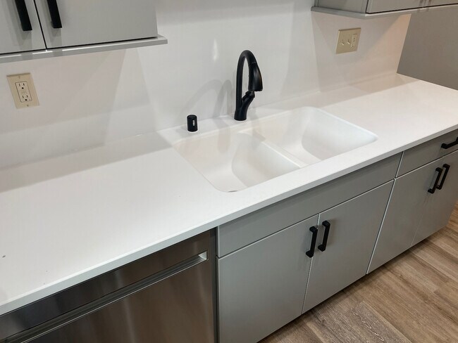 Foto del edificio - 14954 Moorpark St