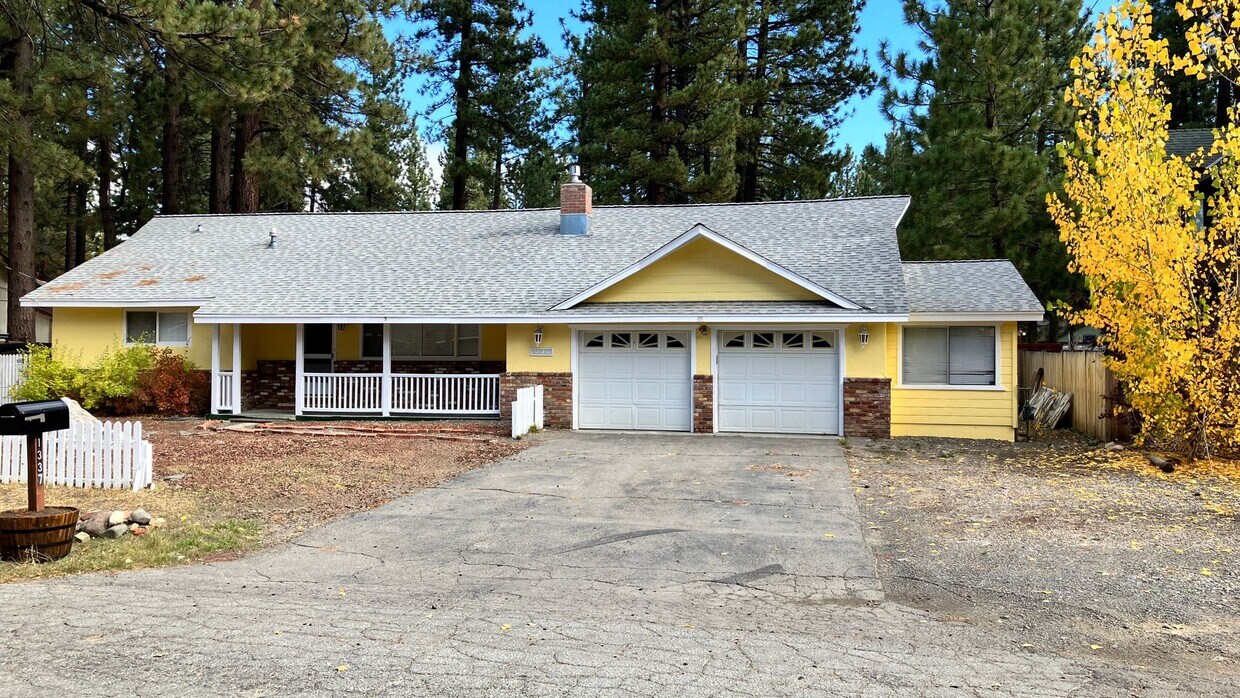 Foto principal - Long term rental with garage and large bac...
