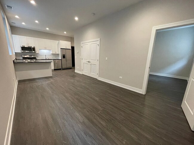 Foto del edificio - 1730 W. Greenleaf Ave