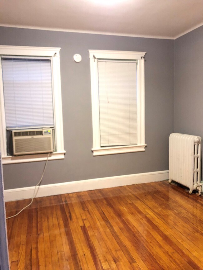 Foto del edificio - 1528 Mayflower Ave