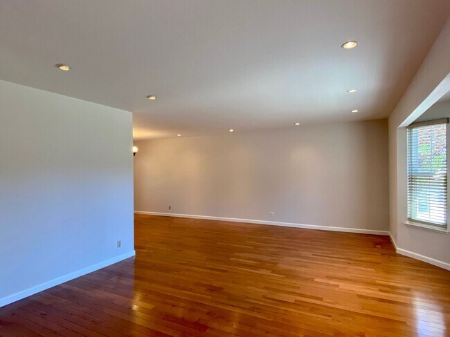 Building Photo - Large updated home located 3.9 Miles from Apple Headquarters, 8.6 miles form Googleplex