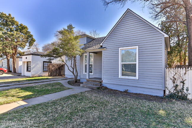 Building Photo - 2417 25th St