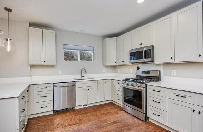 Photo - 841 Mariposa St House