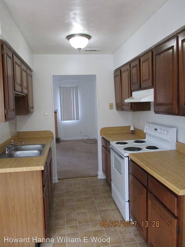 Building Photo - 3429 Bruin Dr