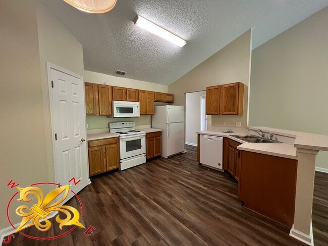 Building Photo - Charming 3-Bedroom Home with Garage – Lawn...