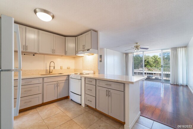 Foto del edificio - 2BR 1BA with 1 COVERED PARKING NEAR SCHOFI...