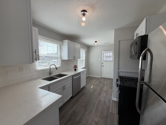 Foto del edificio - 221 Walden St