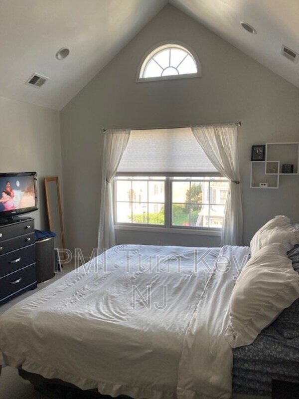Foto del edificio - 53 Raritan Reach Rd