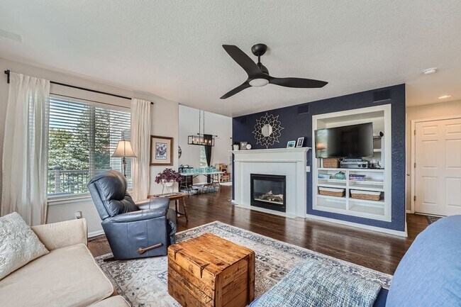 Building Photo - Evolve Real Estate: Stunning Single Family...