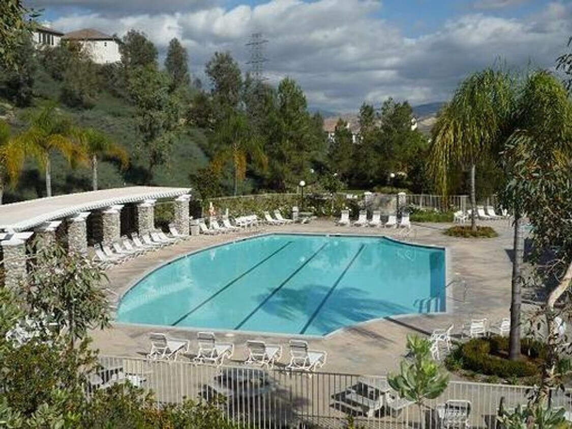 Primary Photo - 3 Bedroom Home for Rent in Valencia!